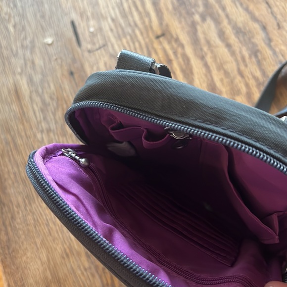 Baggallini Cross Body.  Good condition. - Picture 6 of 7